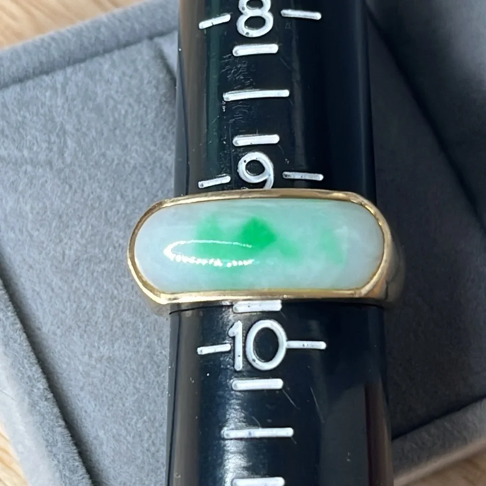 VINTAGE 14K GOLD JADE SADDLE RING